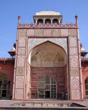das Mausoleum- Detail des Eingangsportals