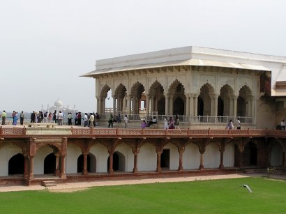 die private Audienzhalle mit Blick zum Taj Mahal