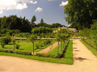 Park Charlottenhof im Hintergrund Schloss Charlottenhof