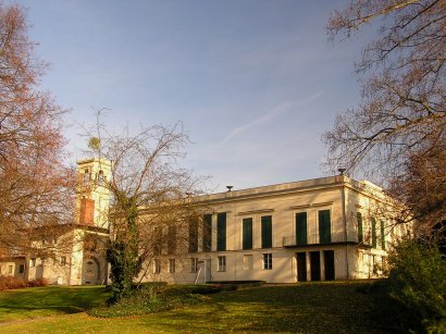 Schloss Glienicke im Herbst