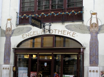 Fassade der Engel Apotheke von Oskar Laske d.J.