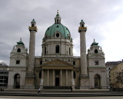 die Karlskirche am Karlsplatz