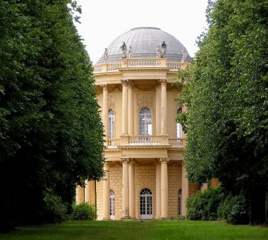 Das Belvedere auf dem Klausberg im Sommer