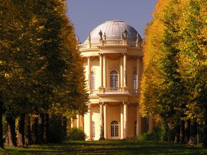 Das Belvedere auf dem Klausberg im Herbst