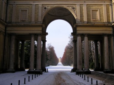   Blick von der Orangerie zum Belvedere auf dem Klausberg