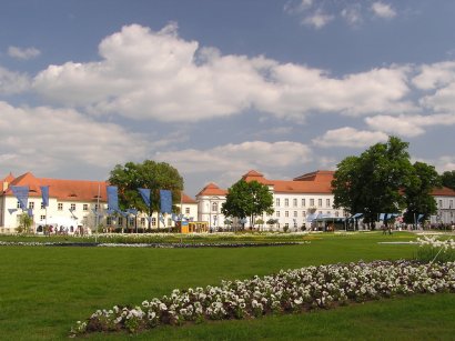 Blick aus dem Schlosspark zum Schloss Oranienburg