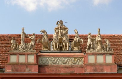 Detailansicht der Quadriga auf dem ehemaligen Kutschstall