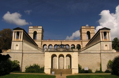 das Belvedere auf dem Pfingstberg Frontansicht