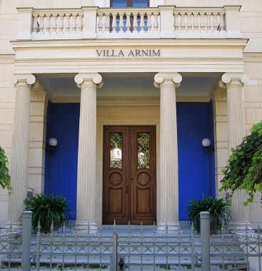 Hauseingang  Villa Arnim