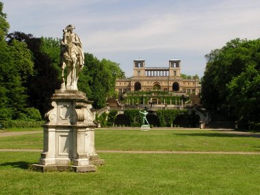 Blick vom Schlosspark zur Orangerie