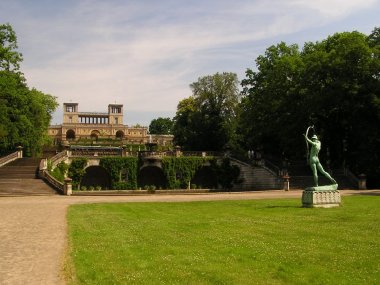 Blick vom Schlosspark zur Orangerie