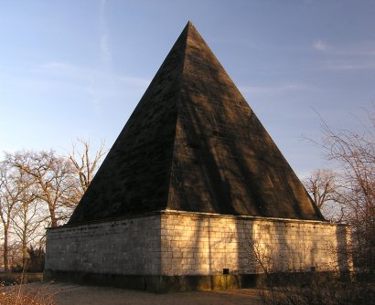 Potsdam Pyramide im Neuen Garten