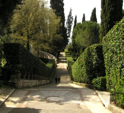 Treppe zu den unteren Terassen