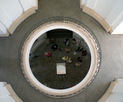 Durchblick im Treppenhaus des Portalbaus